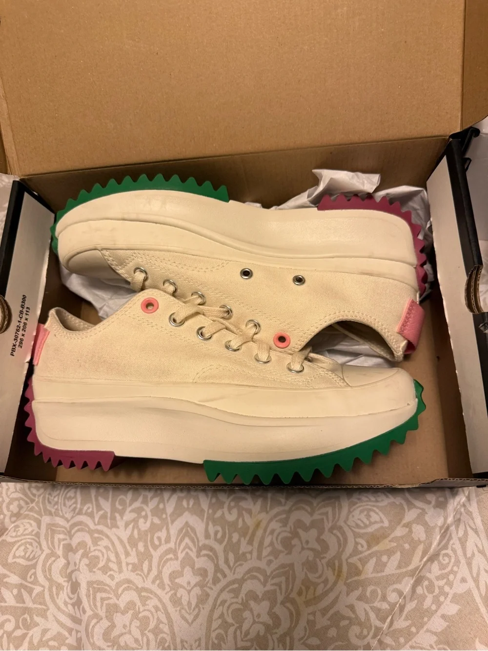 🔥🔥RUN STAR HIKE Cream Platform Sneakers with Green and Pink Sawtooth Soles - Picture 2 of 9